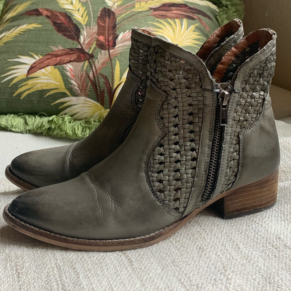Lucky Brand Western-Style Boots
